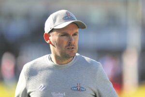 Afrigter bly nóg drie jaar