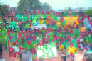 Derby-kroon in feesjaar Albions s’n