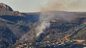 WATCH |3 choppers help contain Paarl Mountain blaze