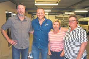 ‘Moenie moed verloor,’ vertel Cameron aan buurtwagte