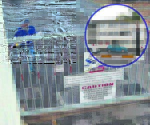 Paarlse huisgesin helder oordag deur ‘munisipale werkers’ beroof