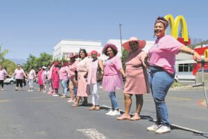 Vroue vat hande teen kanker