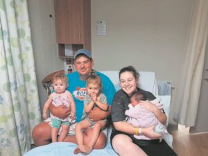 3 dogters, selfde dag, vir 3 jaar