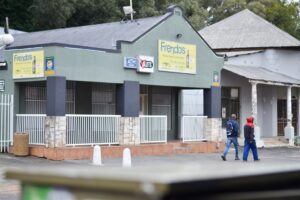 Paarlse pa van 3 sterf in hospitaal ná mesaanval by kroeg