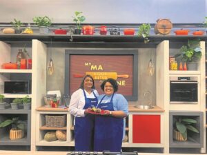 Ma en dogter altyd aan die kook