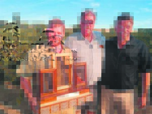 Knap wyndruifboere met pryse vereer