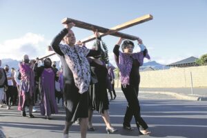 Stap met kruis om Pase te vier