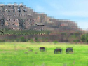 Vroue aangeval, plaashuis met klip en mes beroof