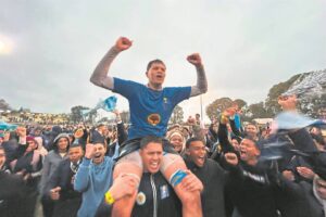 Klein Nederburg kraai koning onder moeilike omstandighede