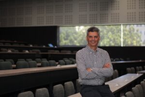 SU Professor wins prestigious teaching award while building medical dynasty