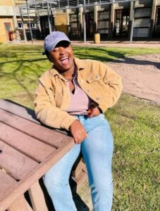 Jong vrou (21) van Mbekweni se lyk in veld gevind; glo verwurg