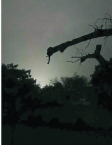 “Flikkerende ligte” in die lug laat Paarliete op hol