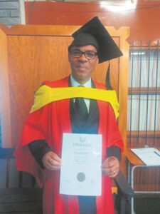 Onderwyser wys grade belowend