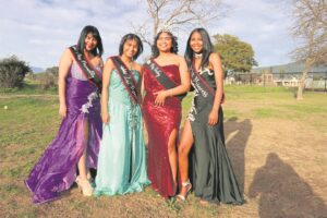 Charleston Hill kies Mej. Derby