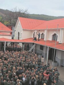 Skoolhoof dak toe soos van ouds