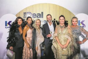 Die Real Housewives van die Wynlande: Pienk ontploffings, brandewyn en ’n omgeryde boom