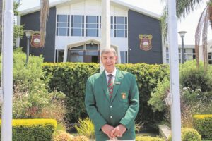 Gim groet skoolhoof ná dekade