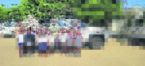 Jawitz Properties skenk skoolskoene aan jong leerders