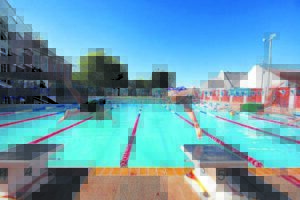 Leerders swem in kookwaterstryd