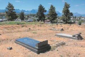 Wellington-grafte in visier; riool loop in straat