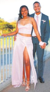 ’n Glimlag vir matriekafskeid