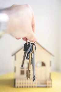 Hoër rentekoers knel huisverkope