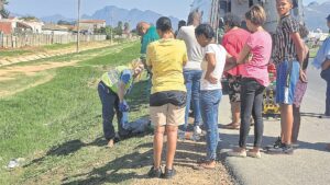 Voetganger op Jan van Riebeeck-rylaan omgery