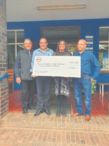 Alumni skenk duisende vir projek