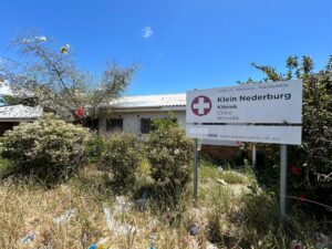 Twis oor huur van gebou in Paarl-Oos vir gemeenskapswerk