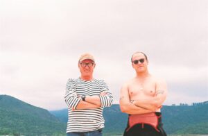 Paarlse pa en seun op verhoog met songs, stories, gedigte