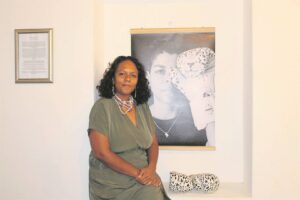 Uitstalling skyn lig op vroue