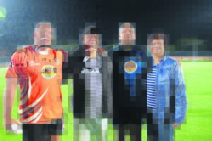 Tweeling speel rugby én studeer