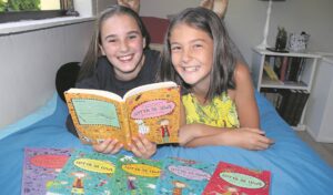 Lotta-skrywer maak jong Paarl-harte bly