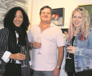 Kunstenaars se werk by sentrum uitgestal