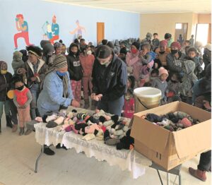 Sokkies sal hul dra, en Shana kyk daarna . . .