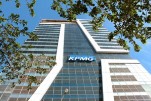 KPMG behartig nou Drakenstein-munisipaliteit se klagtelyn