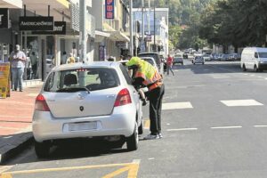 Parkeerfiasko in die Paarl se sakekern; soveel motoriste betaal nie