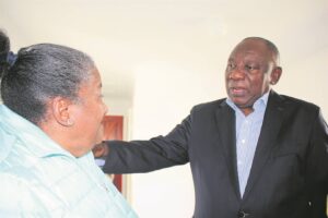 Bejaarde egpaar bewoë oor huis