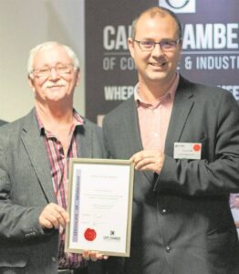 Plaaslike sakeman wen topprys