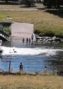 Kinders uit Bergrivier gered