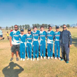 Krieketblitse skitter binne