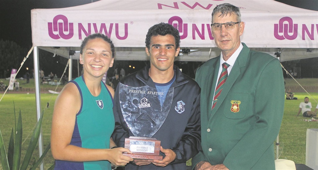 Paarl Gimnasium principal, Eddie Bateman, hands th