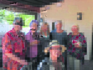 Klas van oud-Larries sewe dekades later byeen