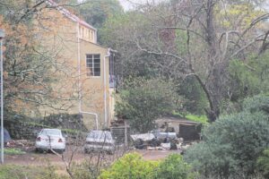 Bedrieër se gesin woon steeds in munisipale huis