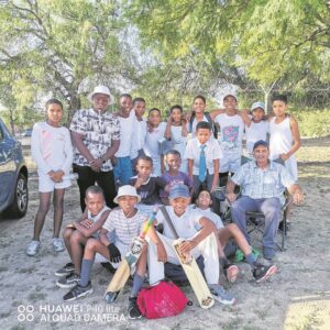 Paarlzicht Primêr baas op krieketveld