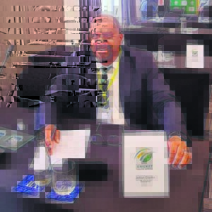 Clarke nie in aanmerking vir krieket-presidentskap