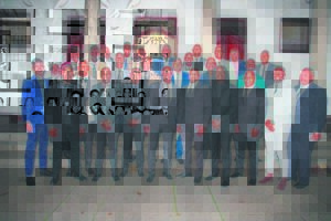 Young Gardens vier 75ste met spogbal