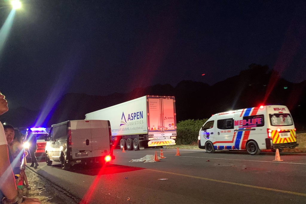 Die toneel op die N1 naby die Huguenot-tonnel waar