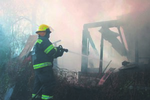 Twee gesinne in sak en as ná brand