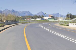 Nuwe lyne op R44 in Wellington vertoon kronkelrig